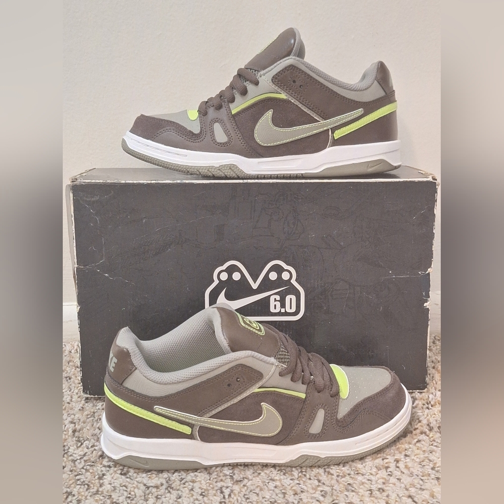 Nike Women's Gray and Green Sneakers